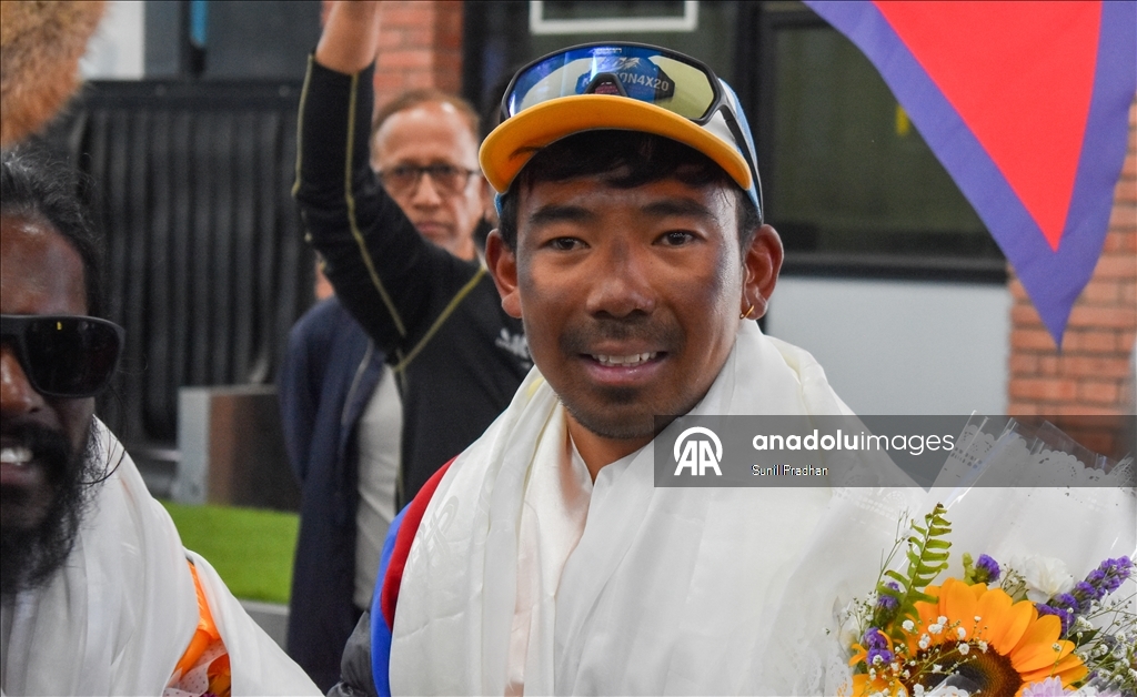 Nepalli Dağcı Tashi Galzen Sherpa’dan Everest’te yeni rekor