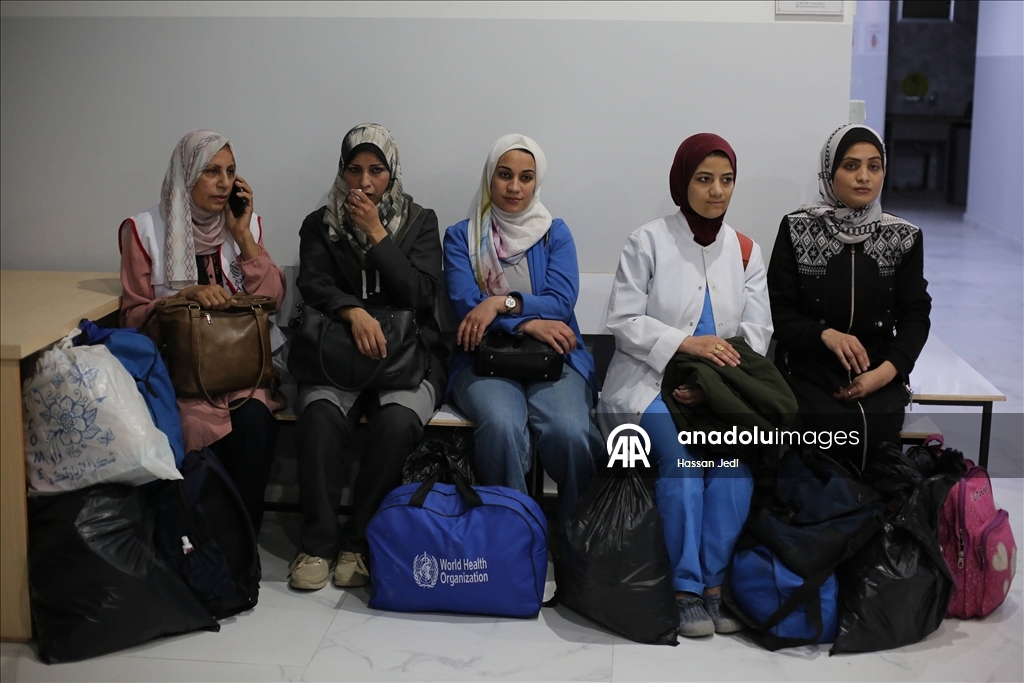 İsrail'in uyarısının ardından Gazze'nin kuzeyinde Tel ez-Zater'deki sağlık çalışanları tahliye edildi