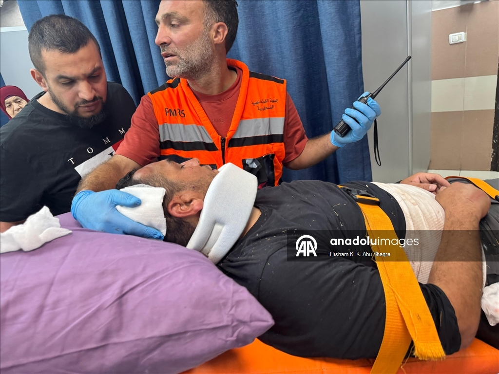 Anadolu photojournalist injured in an Israeli raid in West Bank