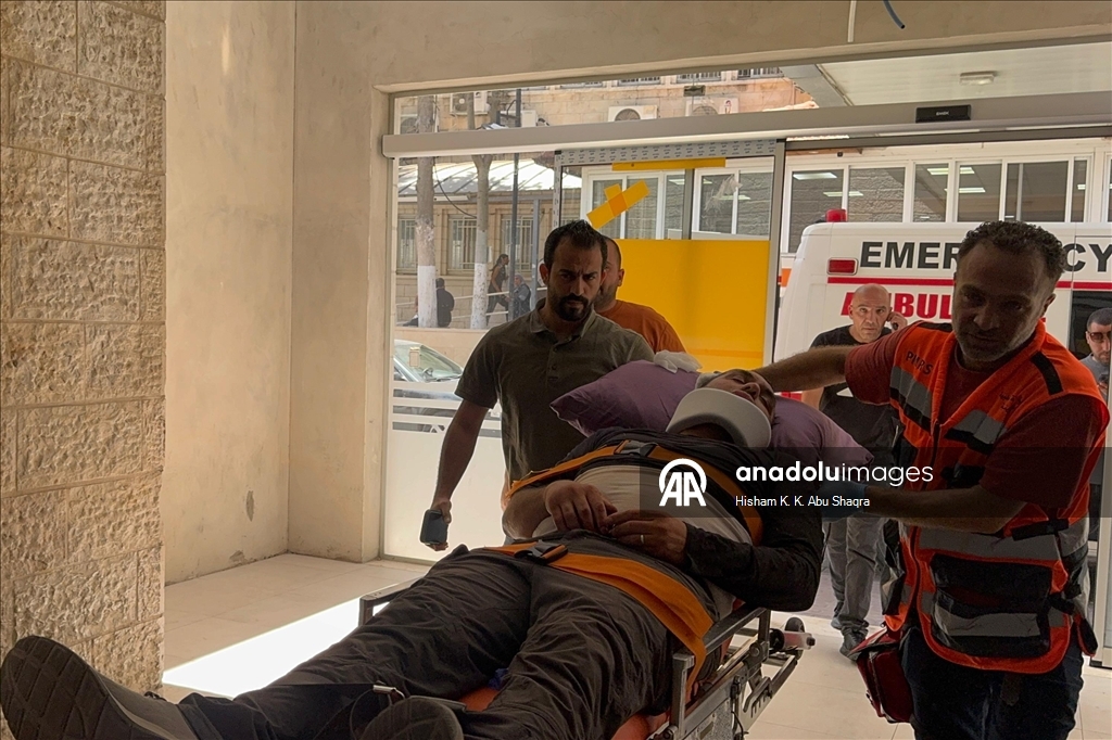 Anadolu photojournalist injured in an Israeli raid in West Bank