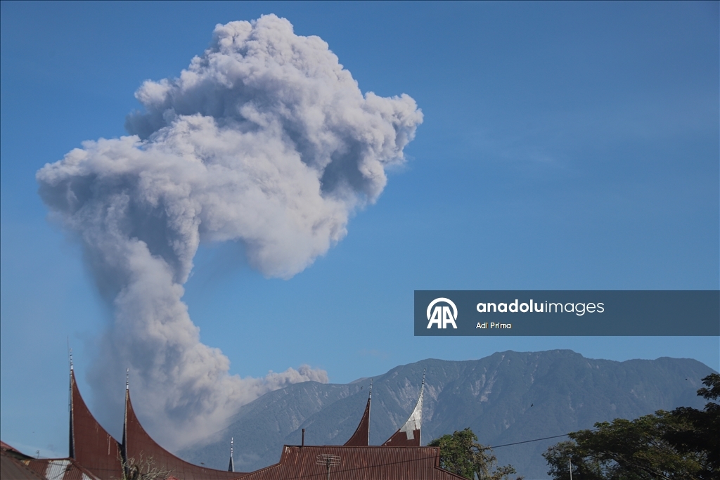 Volcanic ash spews from Mount Marapi