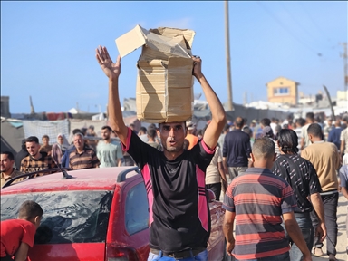 حكومة غزة: حشود جائعة تقتحم مركز مساعدات برفح وإسرائيل تستهدفها