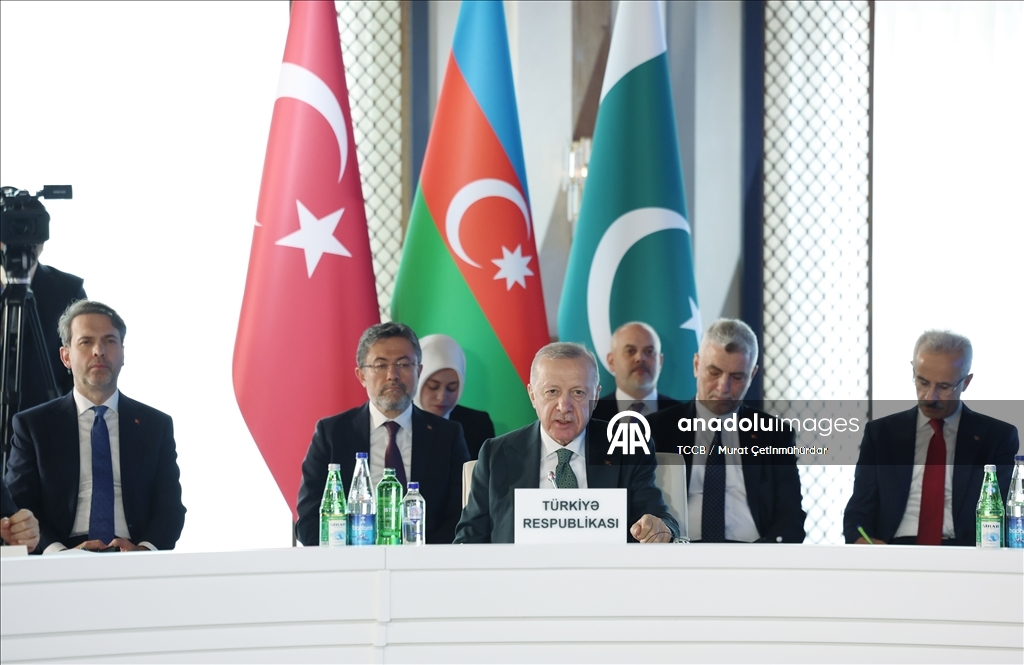 أردوغان يجتمع مع علييف وشريف في أذربيجان