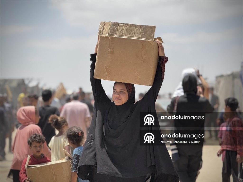 Palestinos acuden por segundo día consecutivo a punto de distribución de ayuda en Rafah 3