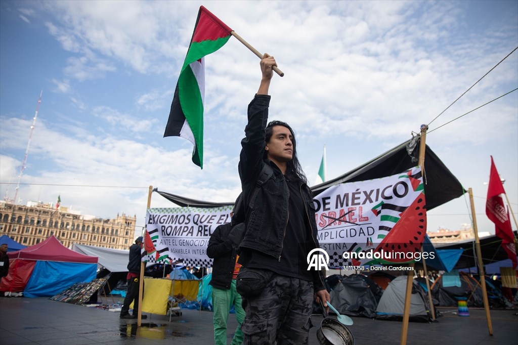 Cacerolazo pro-Palestina frente al Palacio Nacional en Ciudad de México 2