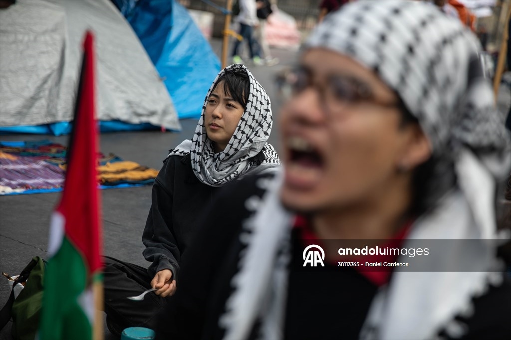 Cacerolazo pro-Palestina frente al Palacio Nacional en Ciudad de México 1