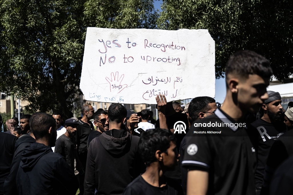 Necef Çölü’ndeki Bedevilerden ev yıkımlarına tepki