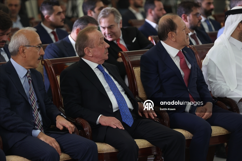 Suriye'nin enerji sektörüne 7 milyar dolarlık yatırım için imzalar atıldı