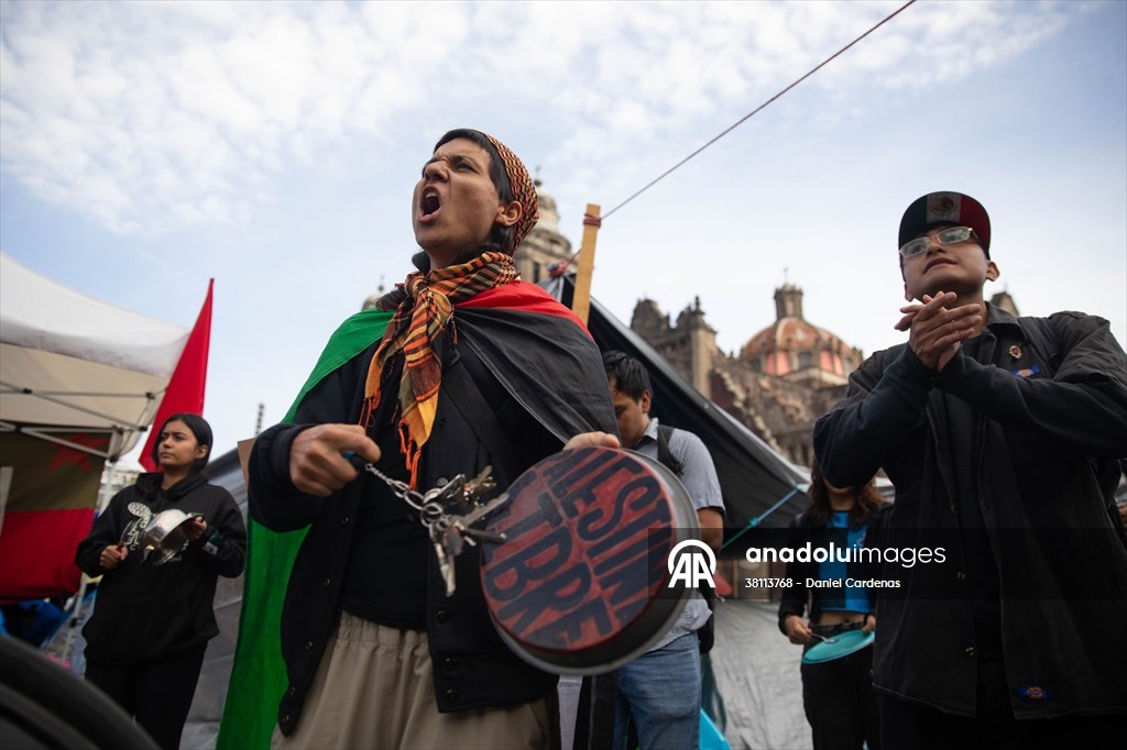 Cacerolazo pro-Palestina frente al Palacio Nacional en Ciudad de México 3