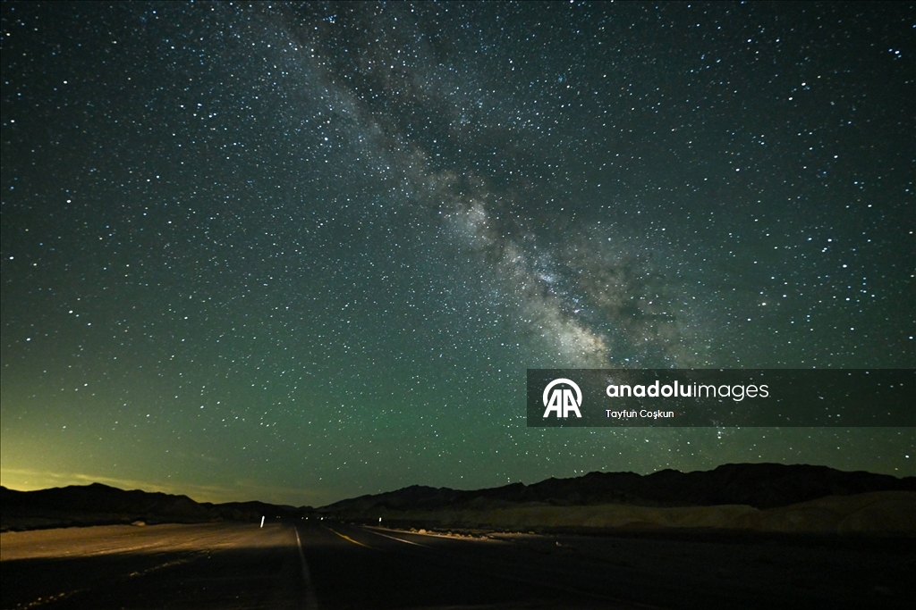 Death Valley'de yıldızlı gece