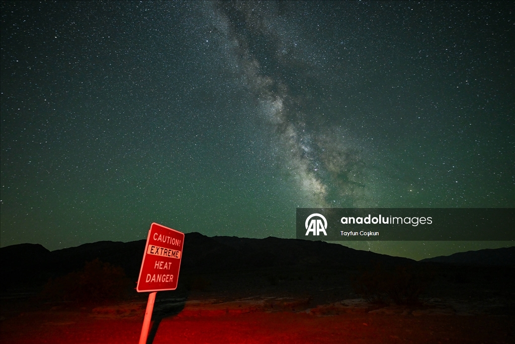 Death Valley'de yıldızlı gece