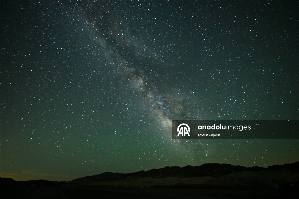 Death Valley'de yıldızlı gece