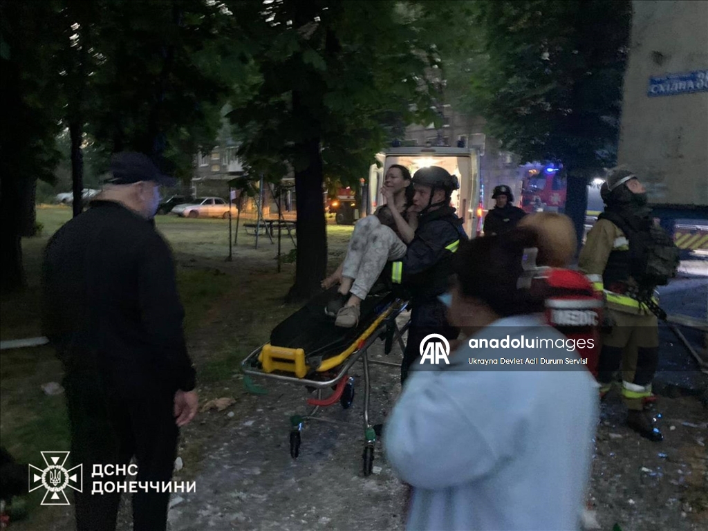 Ukrayna'nın Belozersk kentinde Rus İHA'sı beş katlı binaya isabet etti
