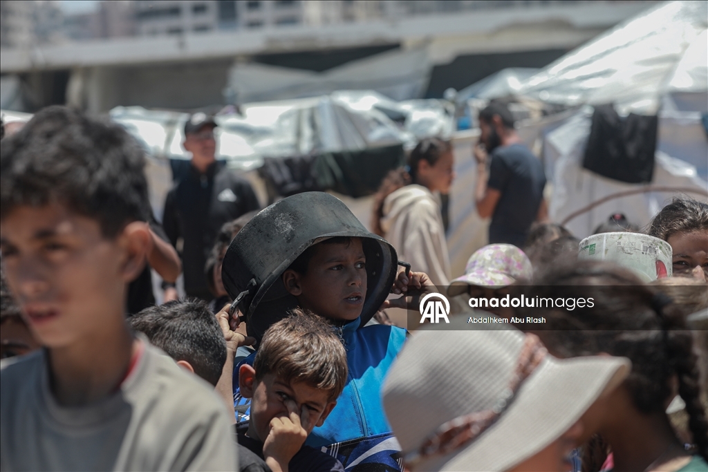 Палестинцам в Газе раздали горячую еду