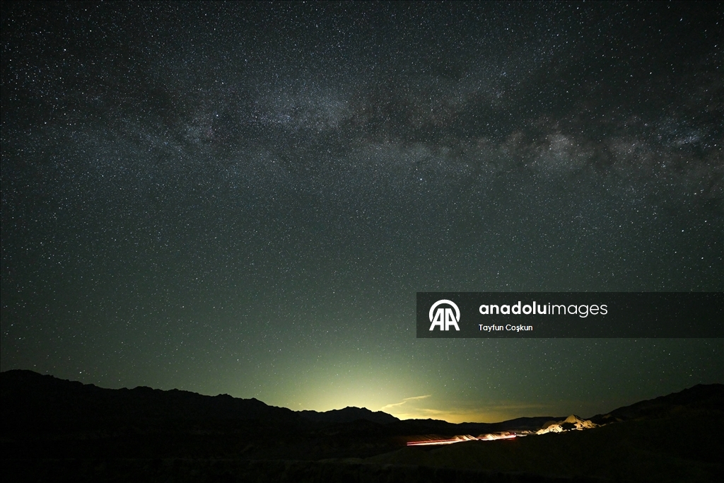 Death Valley'de yıldızlı gece