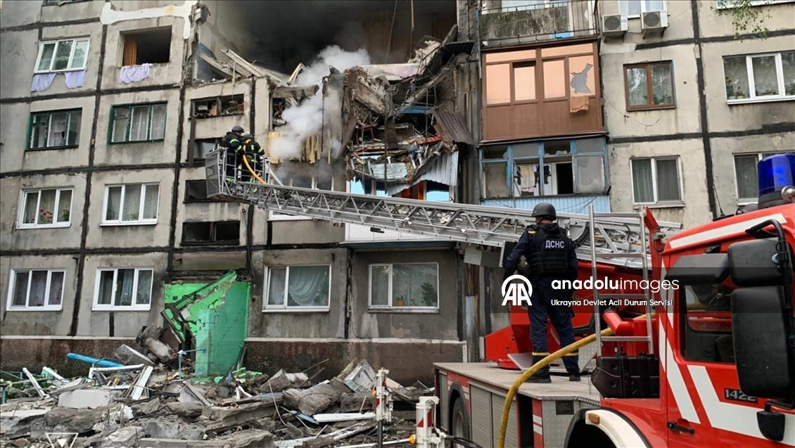 Ukrayna'nın Bilozerske kentinde Rus İHA'sı beş katlı binaya isabet etti