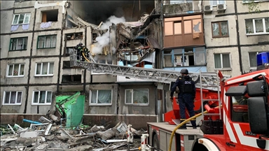 Ukrayna'nın Bilozerske kentinde Rus İHA'sı beş katlı binaya isabet etti