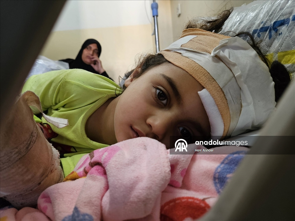 Gazzeli Mira yaralarıyla hayata tutunmaya çalışıyor