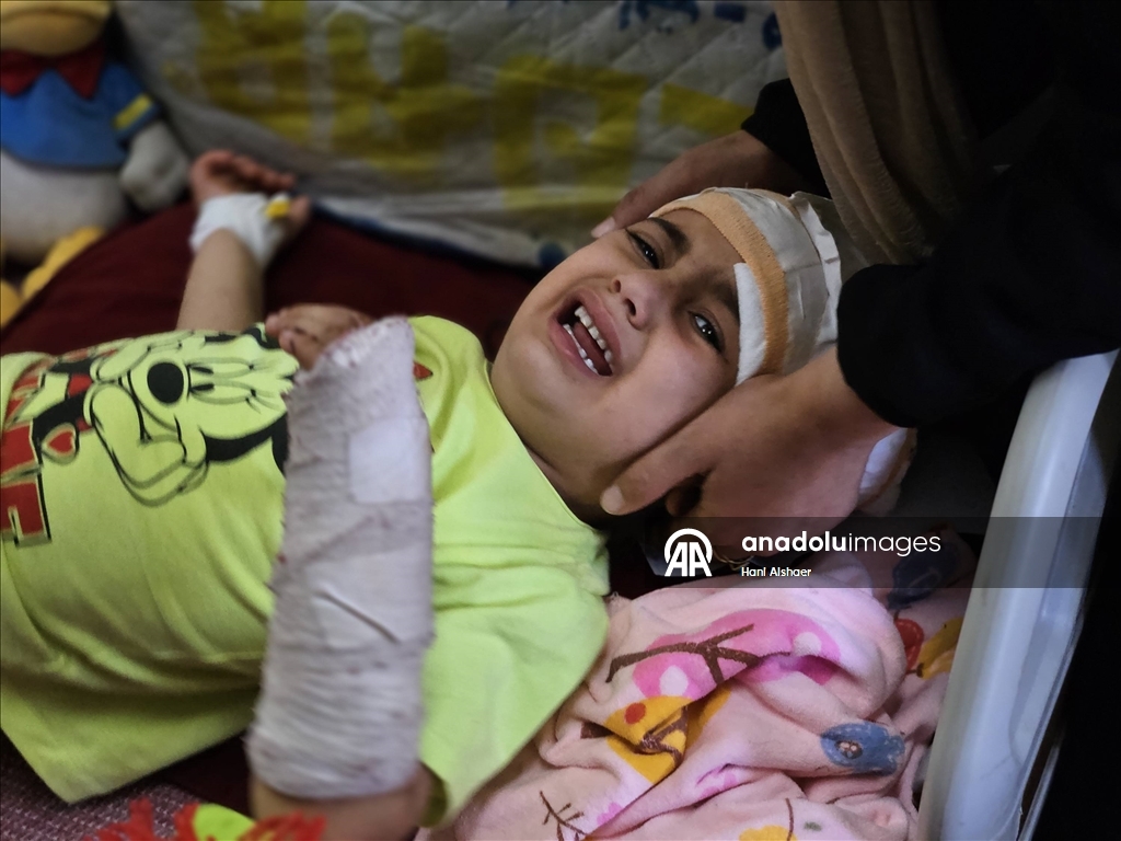 Gazzeli Mira yaralarıyla hayata tutunmaya çalışıyor