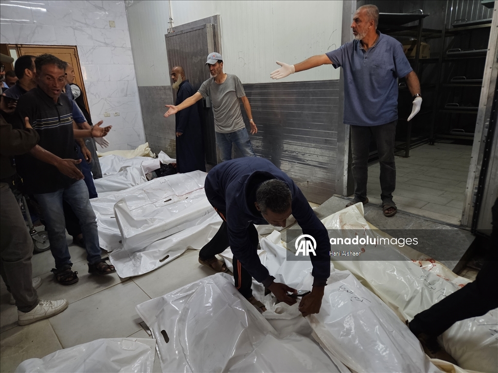 В районе Меваси в Рафахе открыт прямой огонь из бронетехники. Погибли не менее 30 палестинцев, еще 115 получили ранения