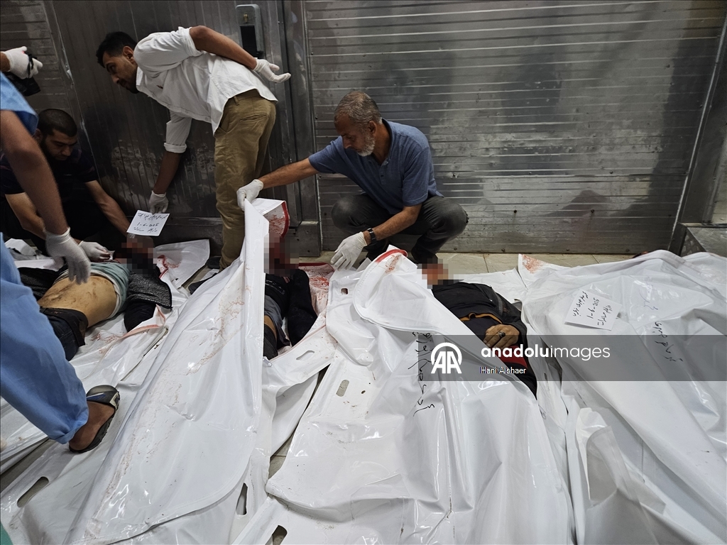 В районе Меваси в Рафахе открыт прямой огонь из бронетехники. Погибли не менее 30 палестинцев, еще 115 получили ранения