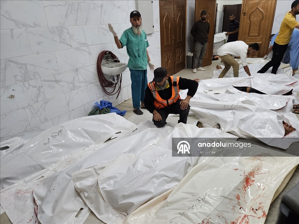 В районе Меваси в Рафахе открыт прямой огонь из бронетехники. Погибли не менее 30 палестинцев, еще 115 получили ранения