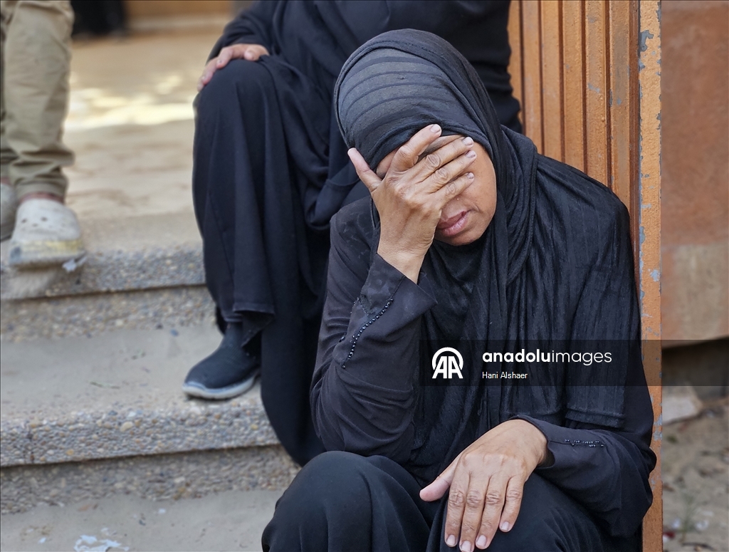 В районе Меваси в Рафахе открыт прямой огонь из бронетехники. Погибли не менее 30 палестинцев, еще 115 получили ранения