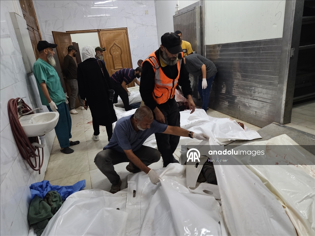 В районе Меваси в Рафахе открыт прямой огонь из бронетехники. Погибли не менее 30 палестинцев, еще 115 получили ранения