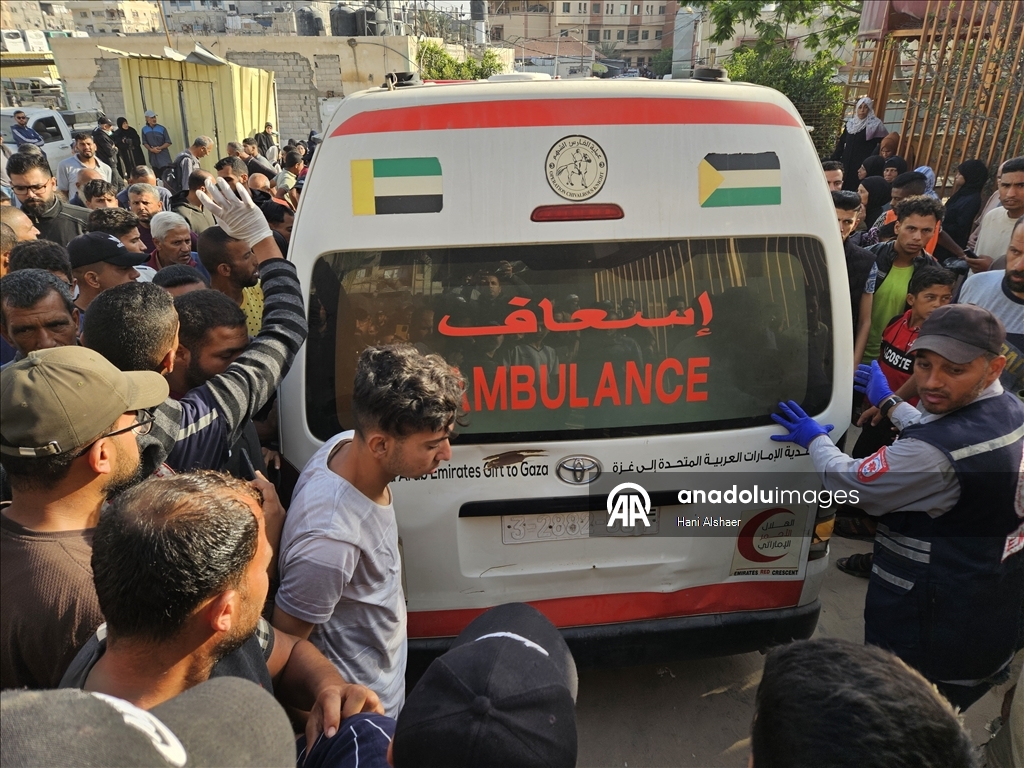 В районе Меваси в Рафахе открыт прямой огонь из бронетехники. Погибли не менее 30 палестинцев, еще 115 получили ранения