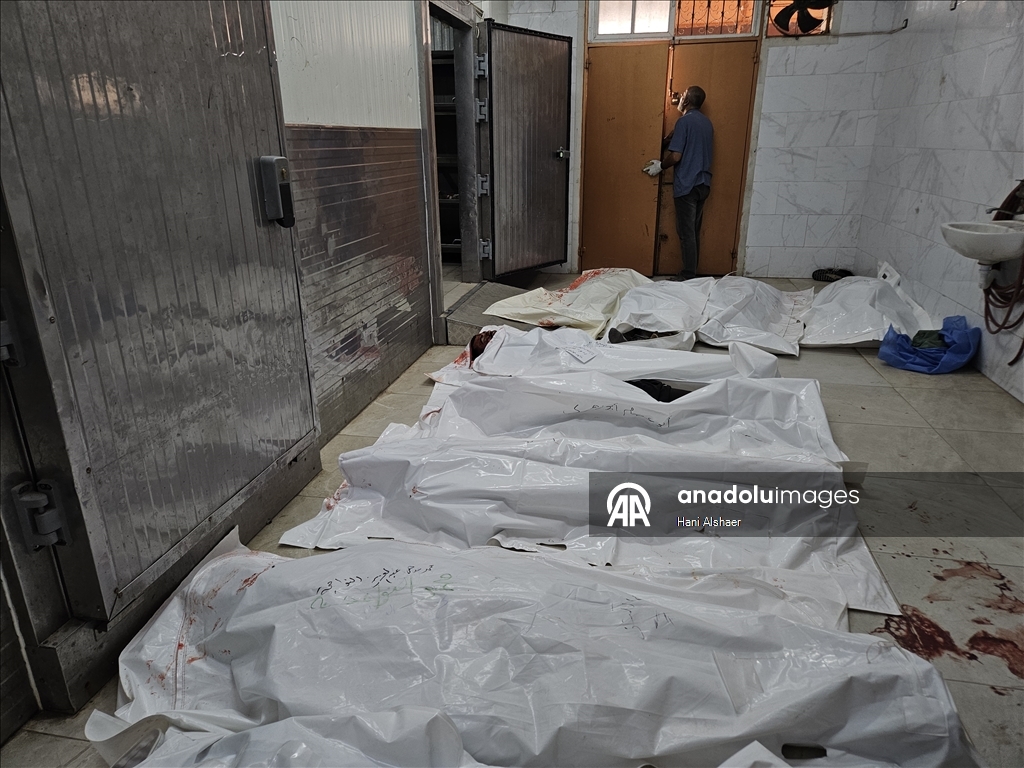 В районе Меваси в Рафахе открыт прямой огонь из бронетехники. Погибли не менее 30 палестинцев, еще 115 получили ранения