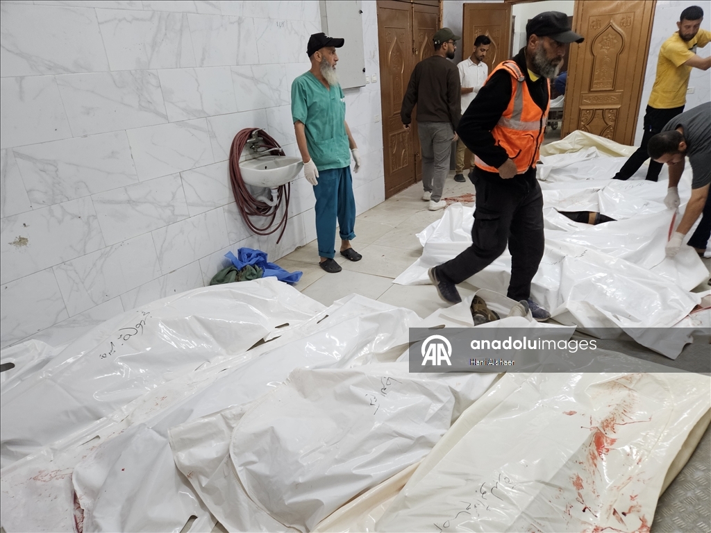 В районе Меваси в Рафахе открыт прямой огонь из бронетехники. Погибли не менее 30 палестинцев, еще 115 получили ранения