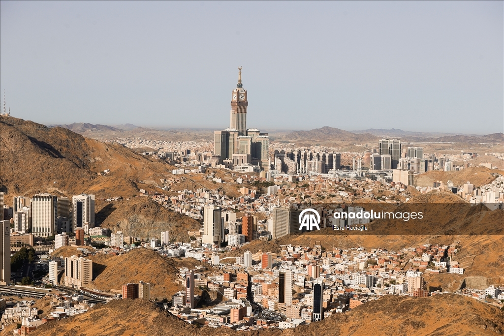 Hazreti Muhammed'e ilk vahyin ulaştırıldığı Hira Mağarası'na hacı adaylarının zorlu ziyareti