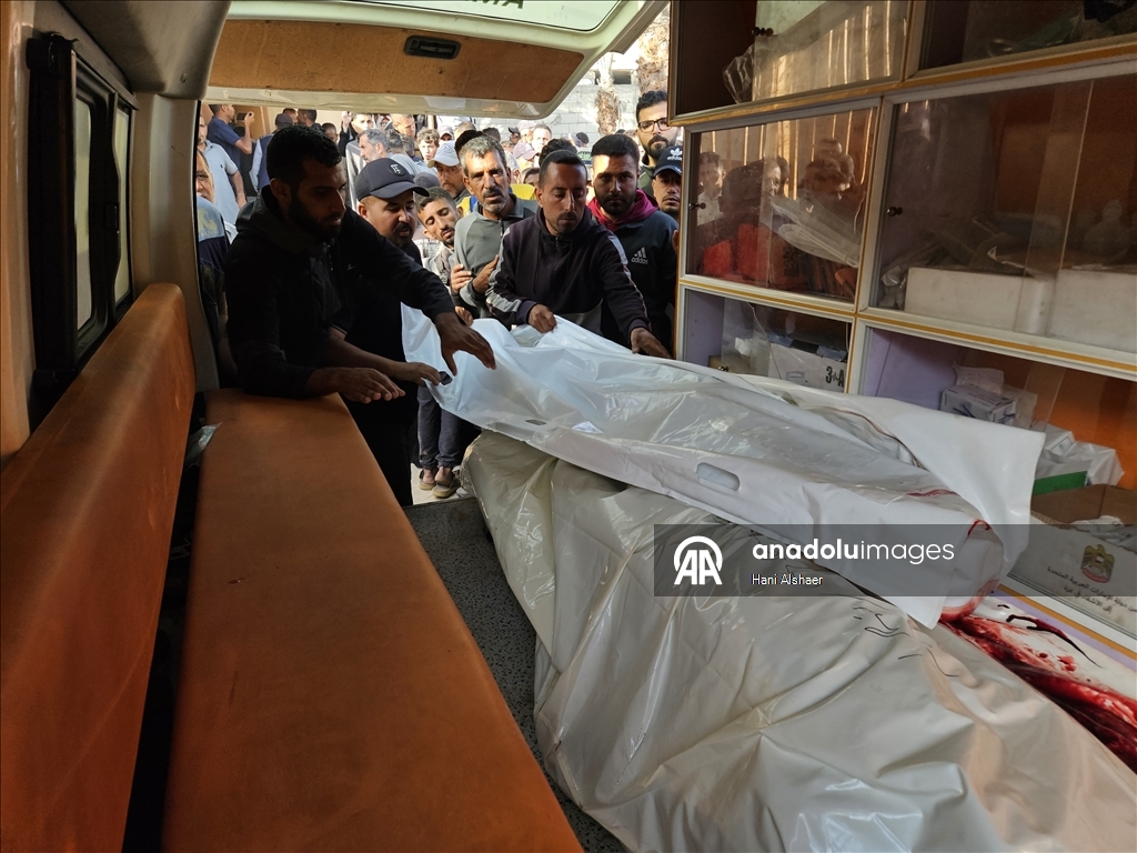 В районе Меваси в Рафахе открыт прямой огонь из бронетехники. Погибли не менее 30 палестинцев, еще 115 получили ранения