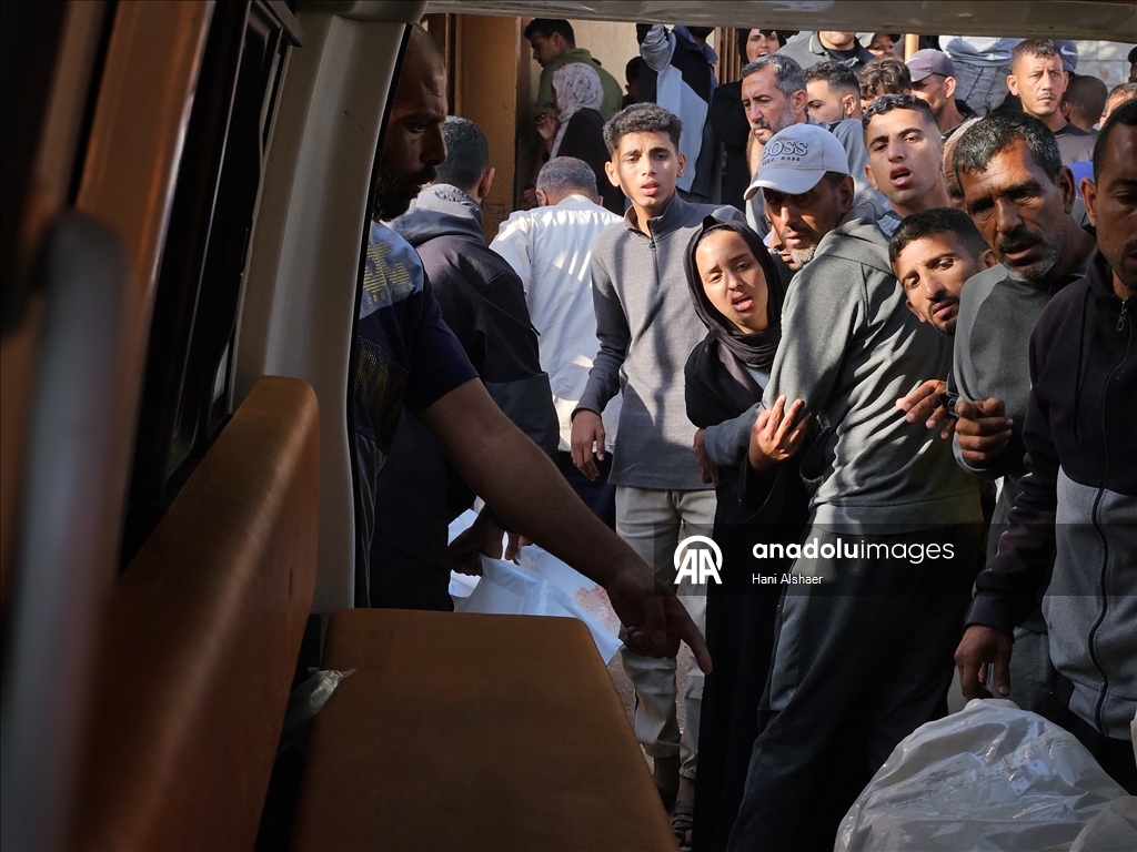 В районе Меваси в Рафахе открыт прямой огонь из бронетехники. Погибли не менее 30 палестинцев, еще 115 получили ранения