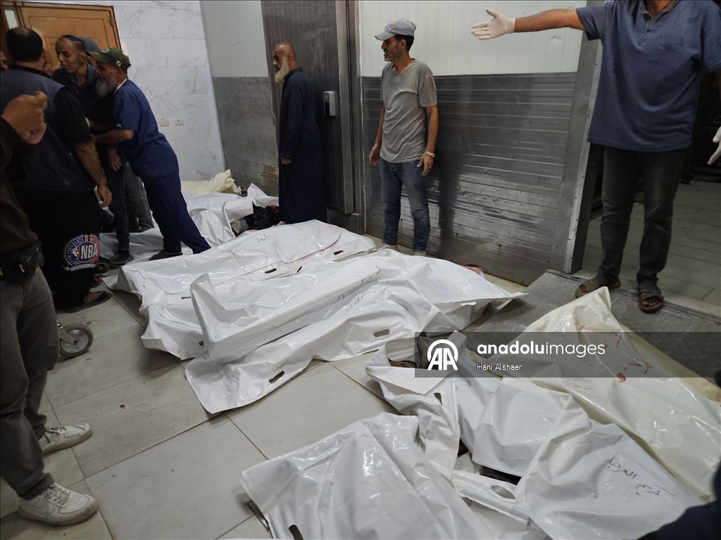 В районе Меваси в Рафахе открыт прямой огонь из бронетехники. Погибли не менее 30 палестинцев, еще 115 получили ранения