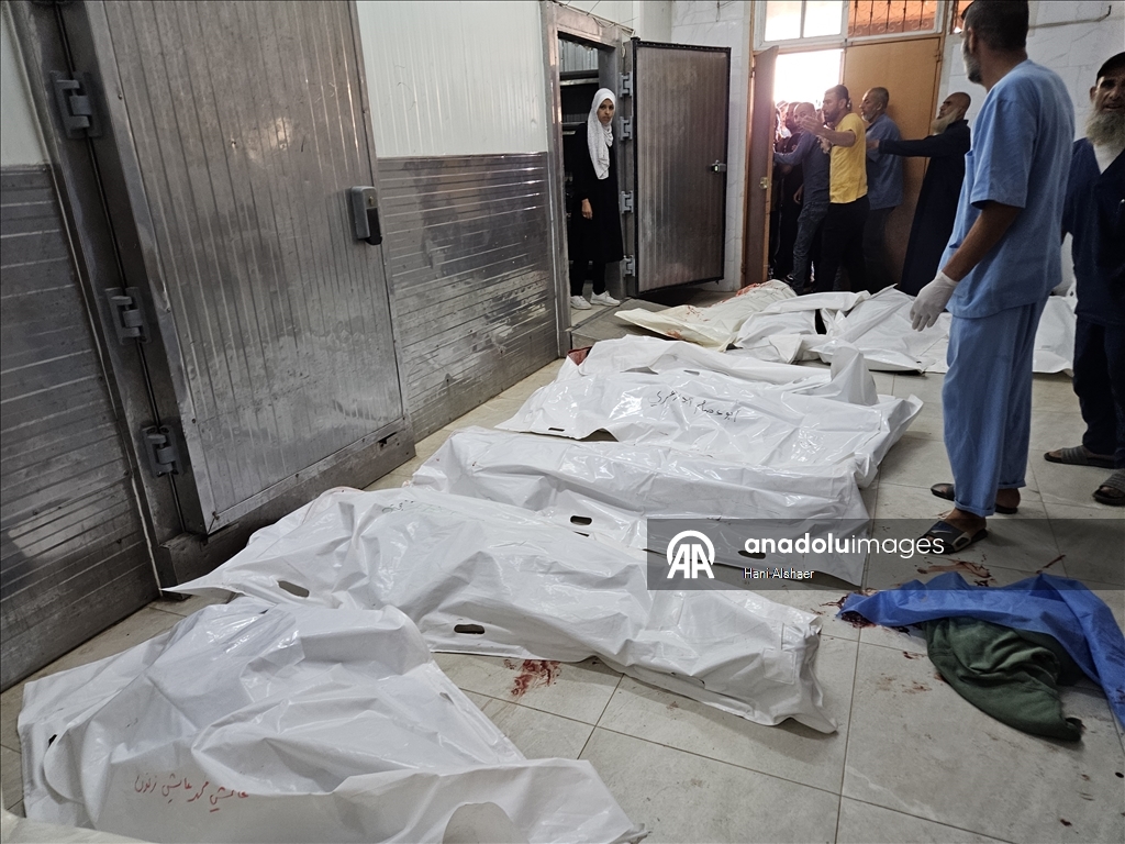 В районе Меваси в Рафахе открыт прямой огонь из бронетехники. Погибли не менее 30 палестинцев, еще 115 получили ранения