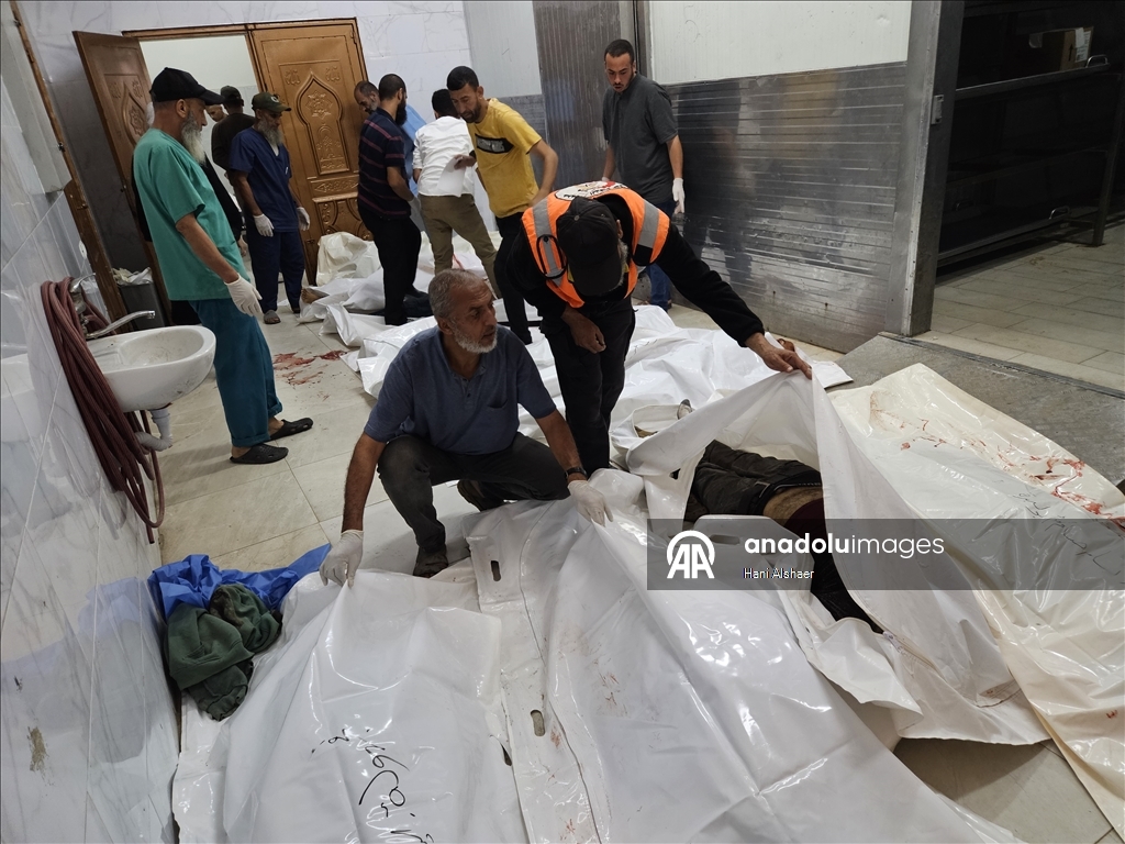 В районе Меваси в Рафахе открыт прямой огонь из бронетехники. Погибли не менее 30 палестинцев, еще 115 получили ранения