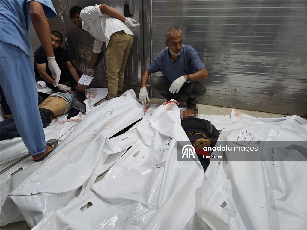 В районе Меваси в Рафахе открыт прямой огонь из бронетехники. Погибли не менее 30 палестинцев, еще 115 получили ранения