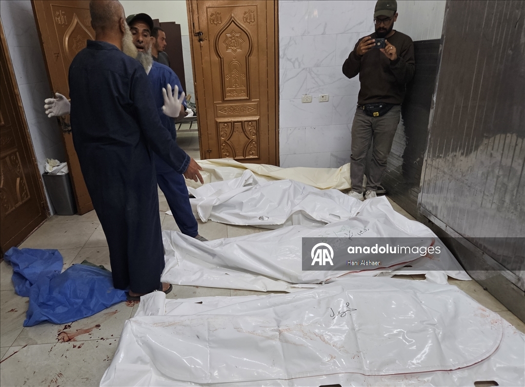 В районе Меваси в Рафахе открыт прямой огонь из бронетехники. Погибли не менее 30 палестинцев, еще 115 получили ранения