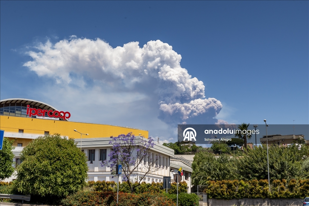 Mount Etna erupts again