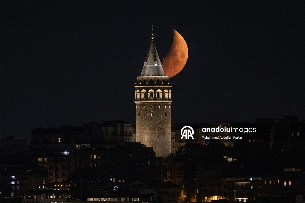 İstanbul'da yarım ay