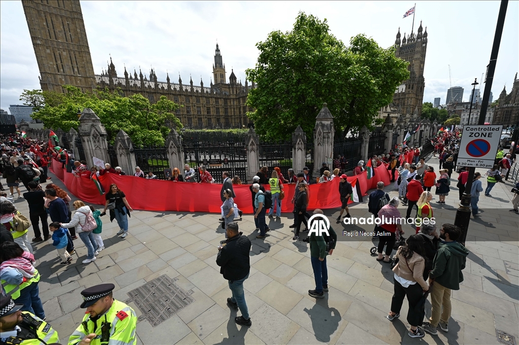 Protesters surround UK Parliament with symbolic ‘Red Wall’ for Gaza