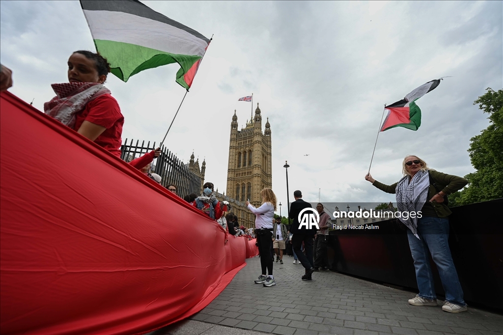 Protesters surround UK Parliament with symbolic ‘Red Wall’ for Gaza