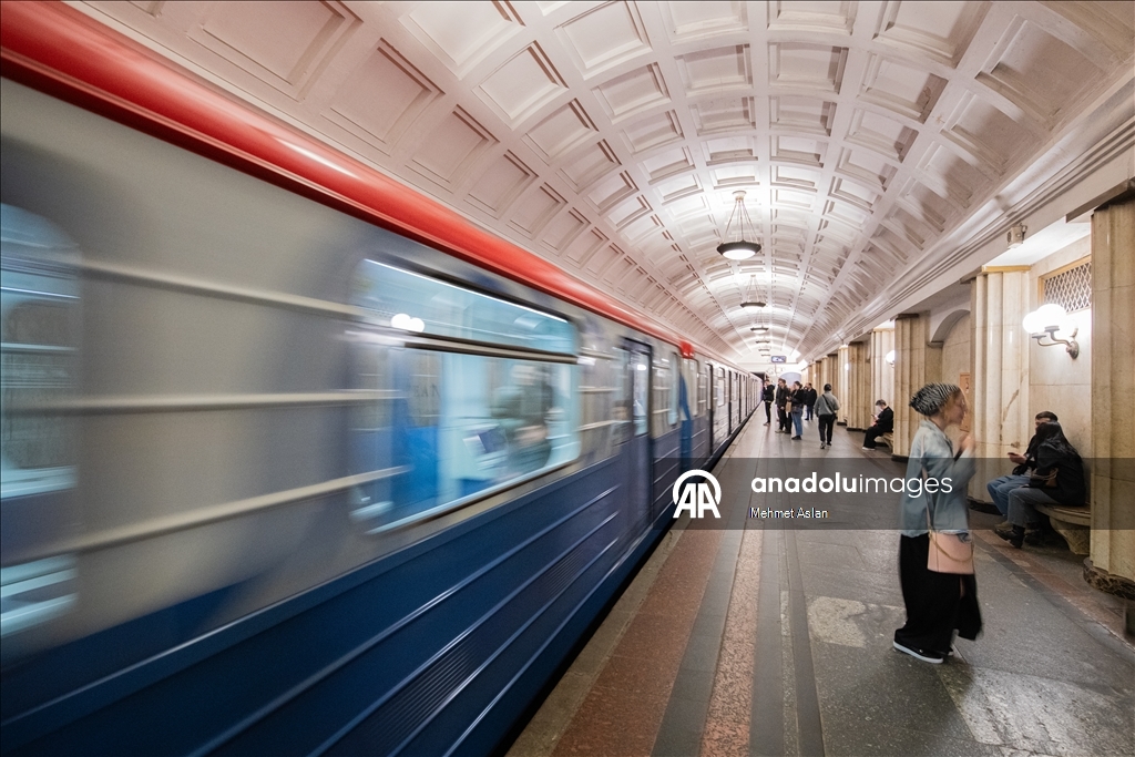 Yer altındaki sanat merkezi: Moskova Metrosu