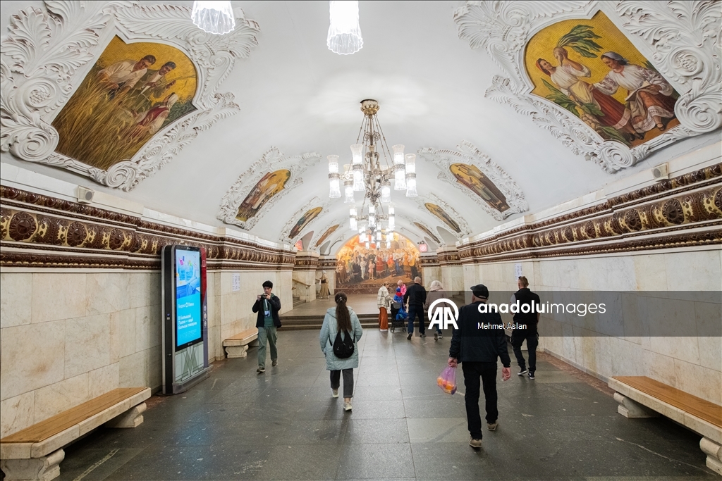 Yer altındaki sanat merkezi: Moskova Metrosu