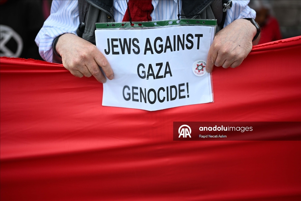 Protesters surround UK Parliament with symbolic ‘Red Wall’ for Gaza