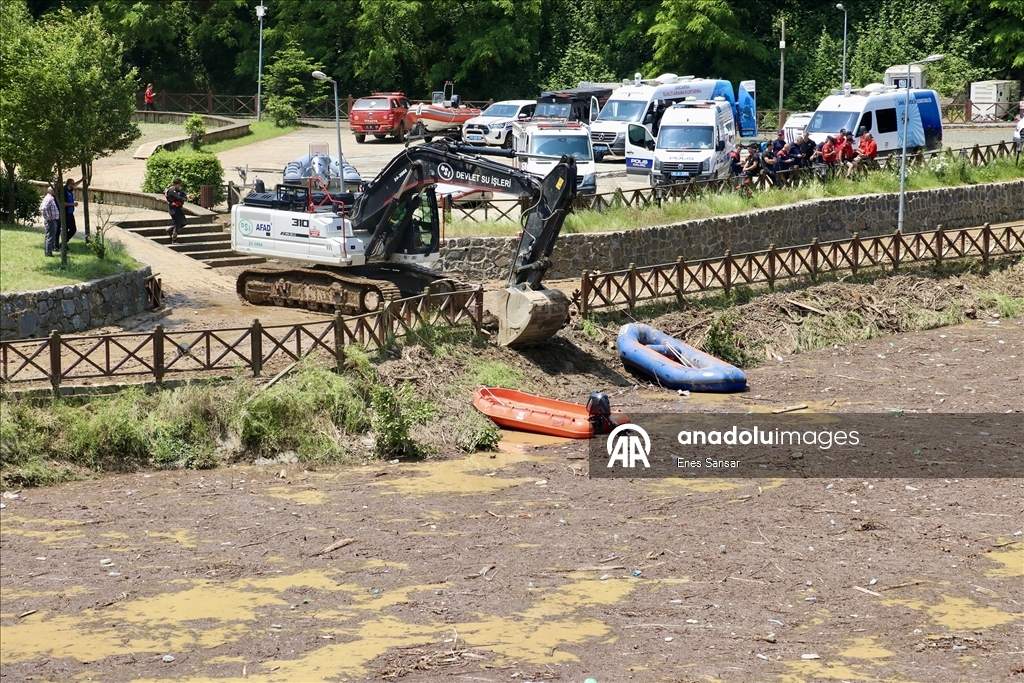 Trabzon'da yağışın ardından temizlik çalışmaları devam ediyor