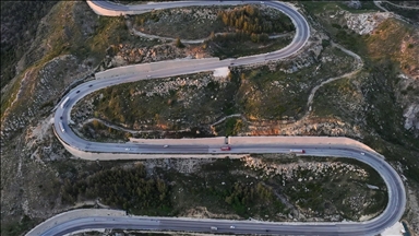 Demirkapı Tüneli'ne bağlanan kıvrımlı yol dronla görüntülendi