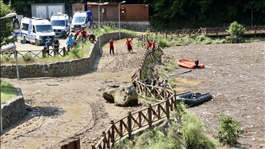 Trabzon'da yağışın ardından temizlik çalışmaları devam ediyor