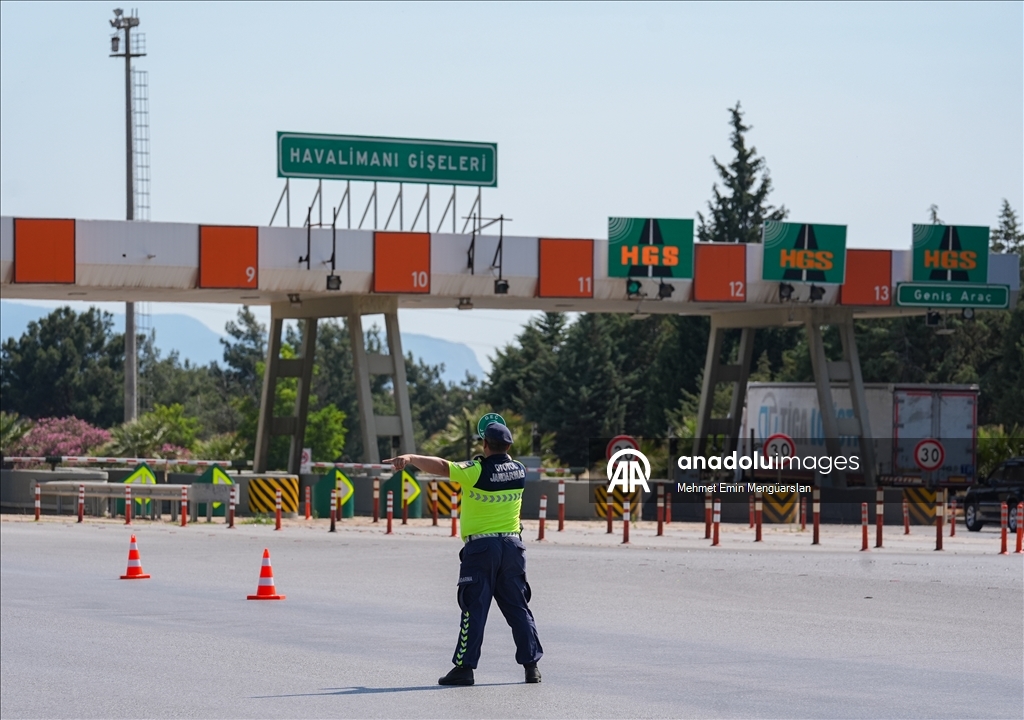 Otoyol jandarması trafik güvenliği için bayramı yolda geçirecek